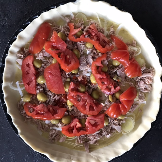 Ajoutez les tomates et les olives