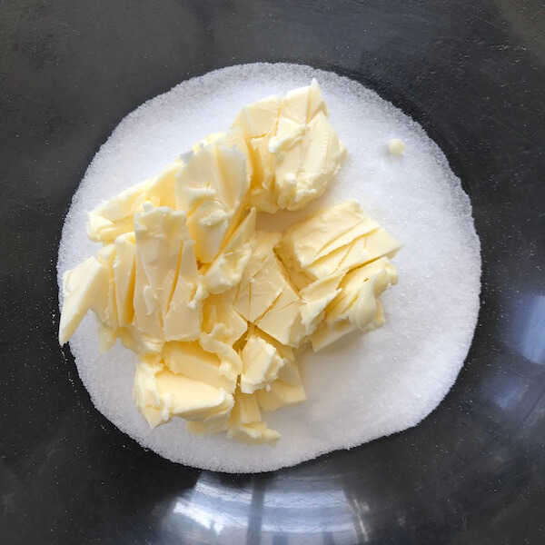 Cookies : mélangez le sucre et le beurre