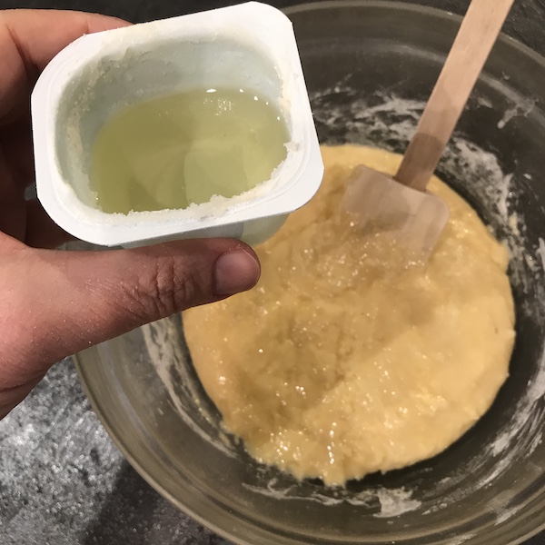 Gâteau au yaourt marbré : ajouter l'huile