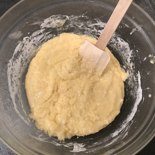 Gâteau au yaourt marbré : mélanger la pâte