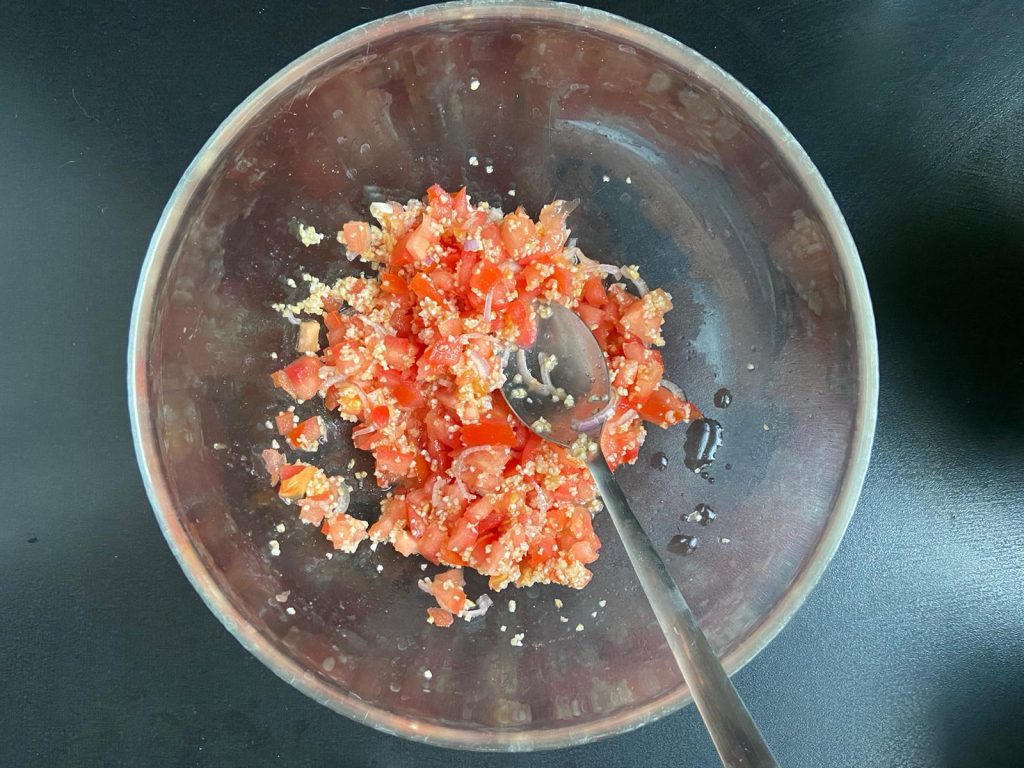 boulgour et tomate dans un saladier